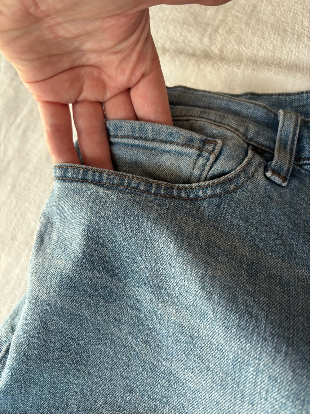 Uniqlo High Rise Wide Straight Leg Jeans Medium Wash Blue Denim Size 32 - Picture 12 of 15